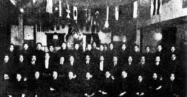 主动|妻子不能生育,他坚持14年不纳妾,岳父主动给他送来14岁女孩当妾