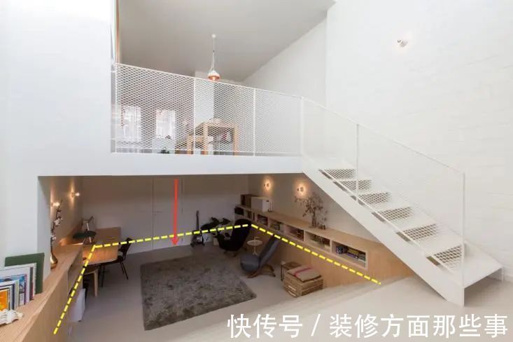 书房|还是日本人更会省空间,楼梯下打榻榻米下沉做书房,实用性翻了2倍不止