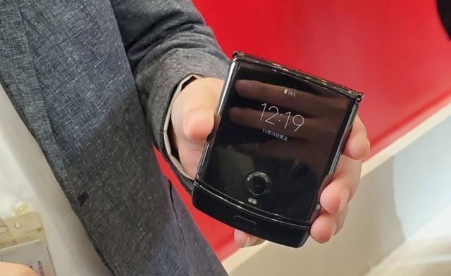 曝光|摩托罗拉情怀之作,MotorolaRazr二代渲染图曝光,外观更圆润