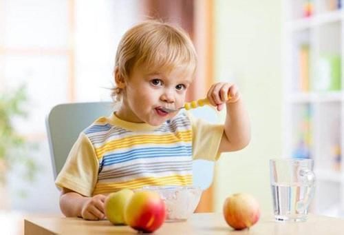 宝宝|宝妈注意！别再给孩子用这种奶瓶了 对宝宝的身体危害太大！