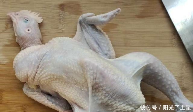 我们不需要一滴油或明火就能做出鲜香美味的电饭煲焖鸡