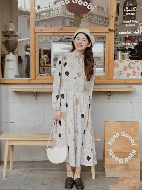 基础款的裙子，甜美的颜色，整体款式会让人很心水！