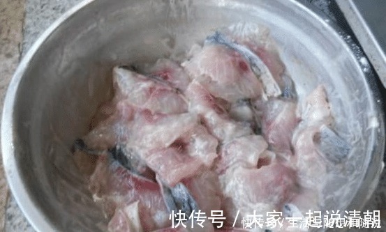 鸡精|做酸菜鱼时，鱼片一煮就碎很多人少做一步，难怪鱼片碎了一锅