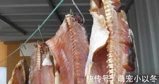 蒸腊鱼,直接蒸还是先煎一下?都不对,步骤弄错了,难怪又咸又硬