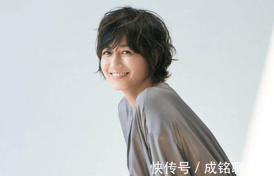 时尚|45岁的女人,直发和卷发哪种更显年轻?这六款发型时尚减龄又高级