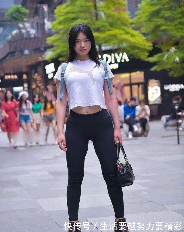 打底裤 超时髦的打底裤穿搭,个性靓丽又显身材,真佩服她!