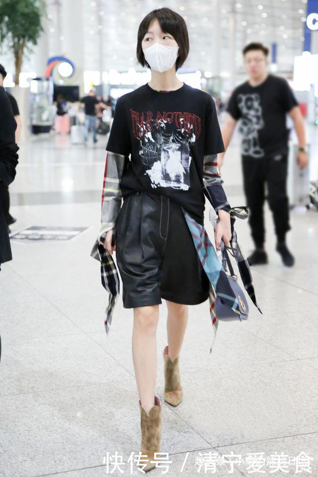 早秋穿卫衣,建议搭配这5款“下装”!青春时髦,谁穿谁好看