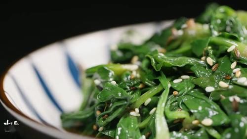  菠菜吃出烧烤味，鲜嫩爽口一学就会！