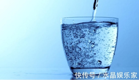 热水|最伤肾的“水”,早该拉入黑名单,很多人却当成宝,几乎天天喝