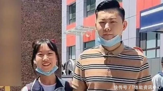 “最嫩爸爸”火了,接女儿下课被误认为早恋,校长直接找她谈话!