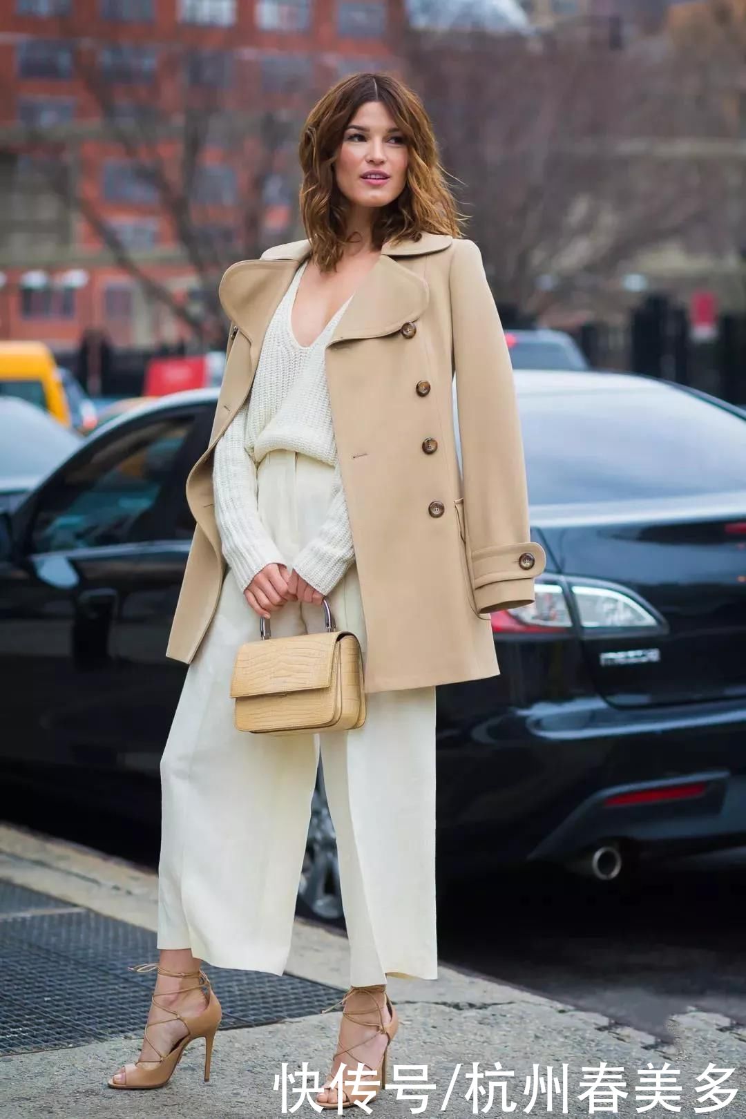 毛衣流行这么塞，修饰腿型还显高5cm