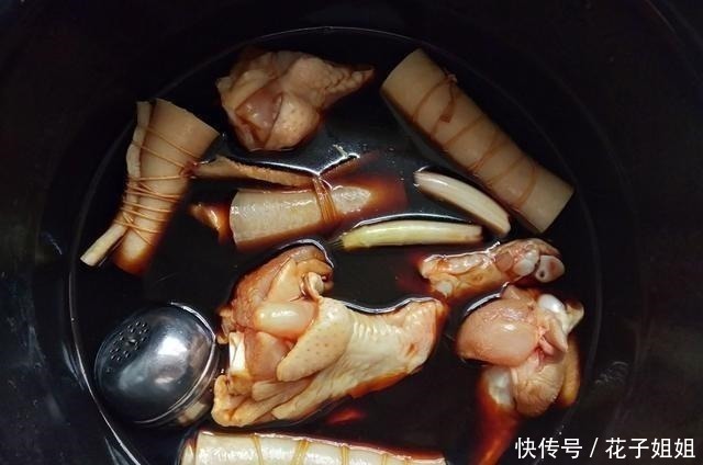 它价格比猪肉低,10块钱做一盆切切就上桌,看到最后果然是简单