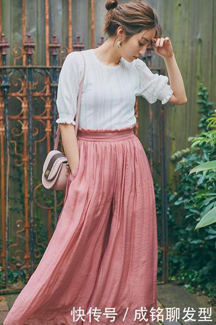 女人|30+的女人别再走甜美风了，试试“轻熟风”穿搭，优雅时尚又减龄