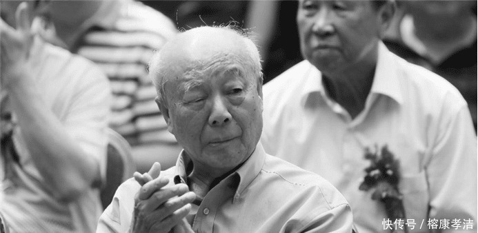 书坛泰斗欧阳中石先生去世,他曾说:我不是书法家,只是一个教师