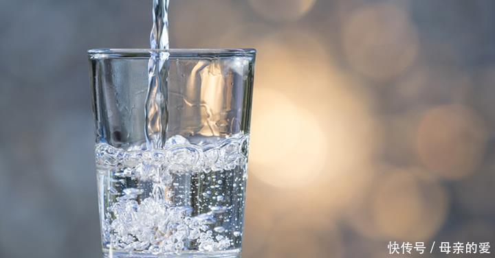 饮品|儿童该如何健康饮水,医生给出了忠告,白开水才是最佳饮品