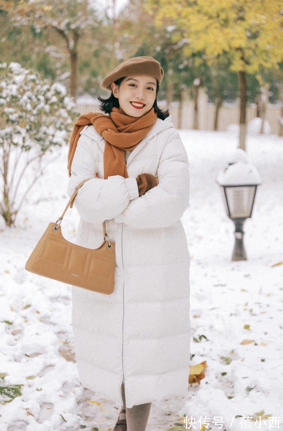 博主|冬季穿羽绒服,建议30、40岁的女人看看这4款穿搭,既时髦又高级