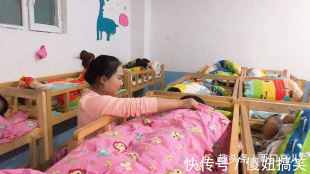 入睡|“暴力”哄睡男婴后,保姆以为婴儿已睡着,父母发现时已经晚了