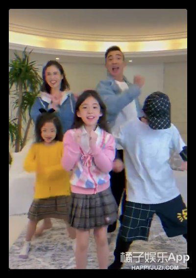 还记得《爸爸去哪儿》的小泡芙吗？长大后的她也是甜妹？