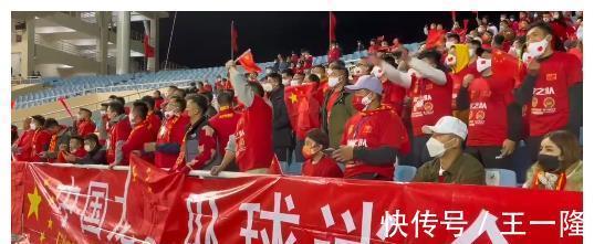 越南队|华人球迷目睹国足河内惨败记:越南女球迷不停尖叫 街上摩托狂欢