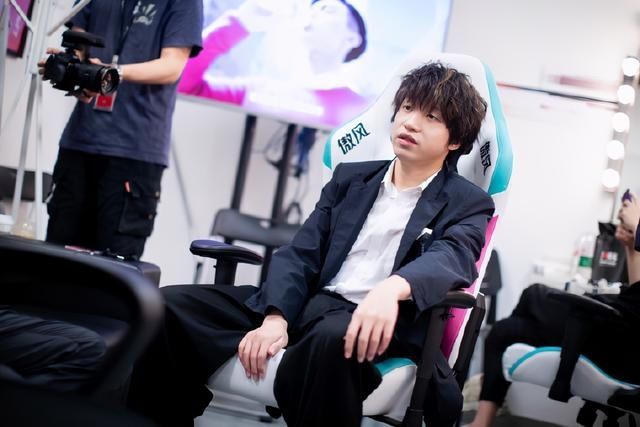 Deft|LOL：厂长Deft双排三连跪，男枪莉莉娅成功走出连败