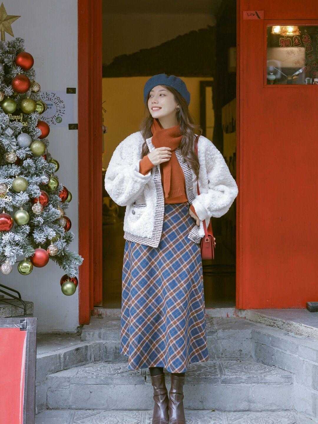 搭配|别再用九分裤搭短靴了!今年最流行的是半身裙+及踝靴,谁穿谁美