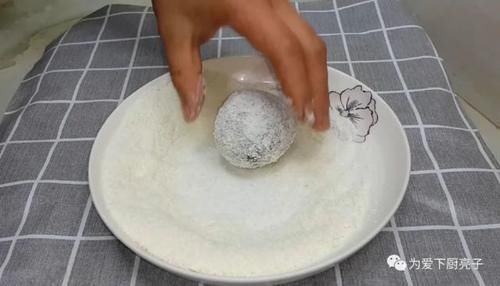 糯米粉这样做才简单,加半斤红豆,比蛋糕麻团还香,一周五次吃不够