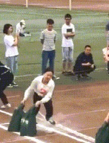 |搞笑GIF:发现武林高手了!这一脚让我从此踏上了不归路