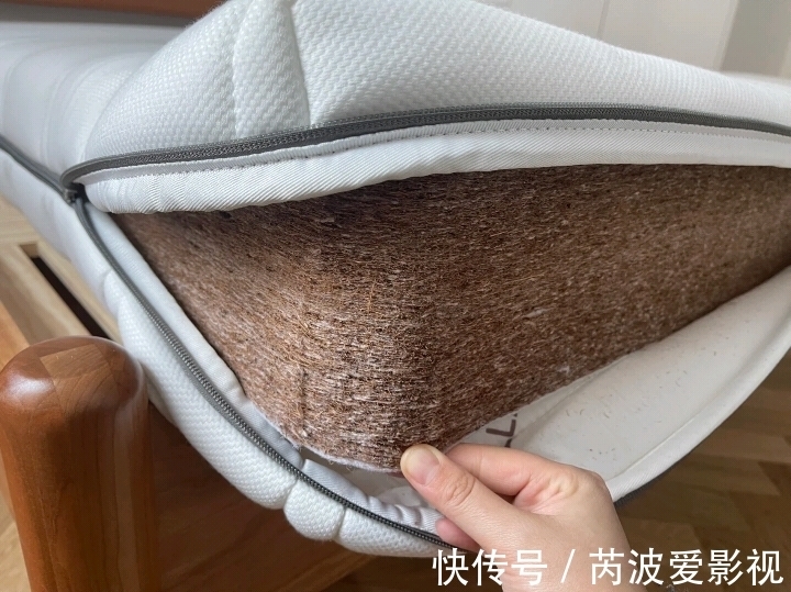 地毯|卧室里的6件鸡肋家具，买回来就是找罪受，妥妥的智商税！