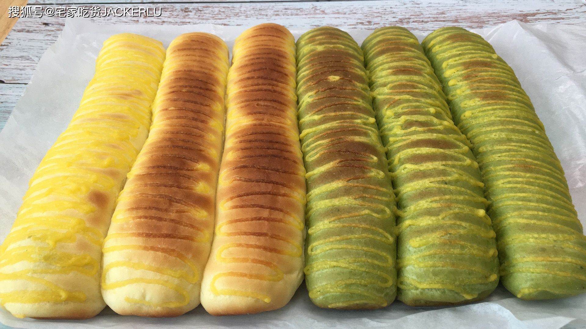 面包|家常毛毛虫面包,简单又经典的甜品,入口细腻,绵软有嚼劲。