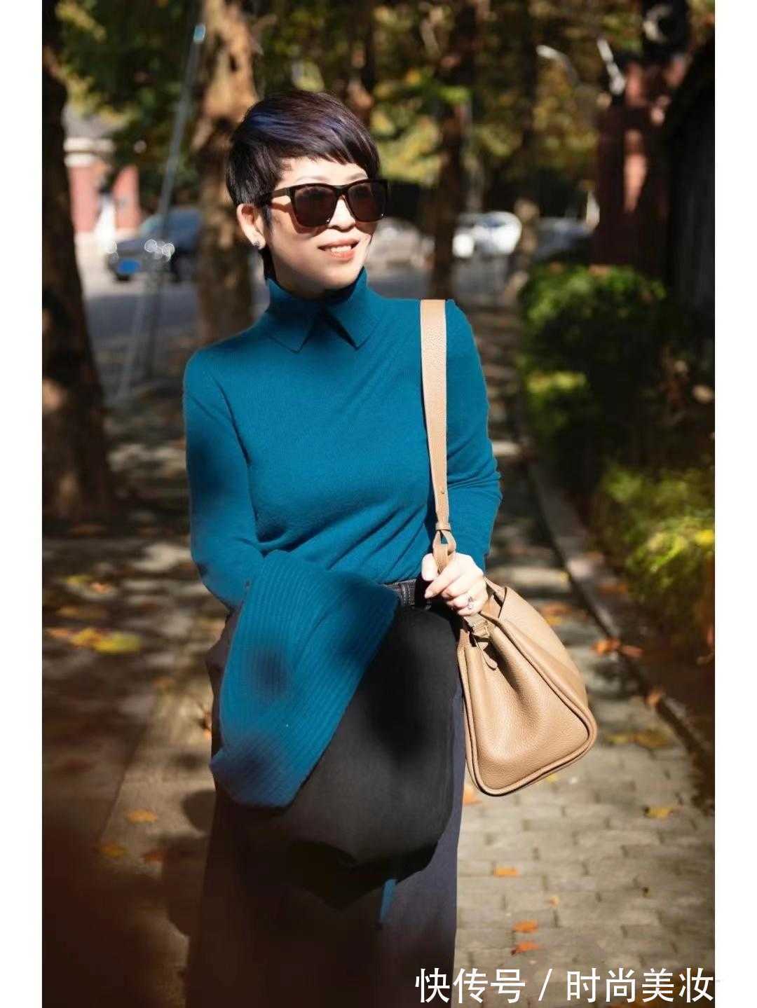 女性们 毛衣如何穿更“显贵”?看这位60岁奶奶的日常穿搭,高级又减龄