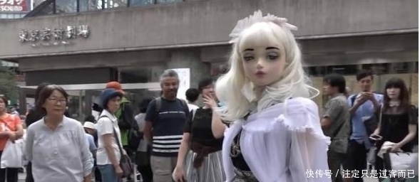 二次元|日本女孩耗时九年,将自己打造成二次元人偶,走在街头备受关注