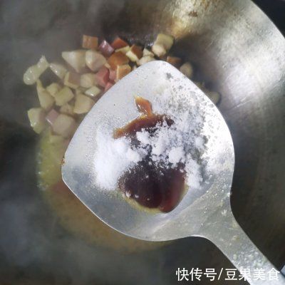 家常菜|#巨下饭的家常菜#香干火腿炒鸡丁