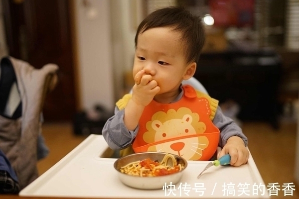 辅食|1~2岁宝宝如何安排饮食每天喝多少奶,吃多少辅食,你做对了吗