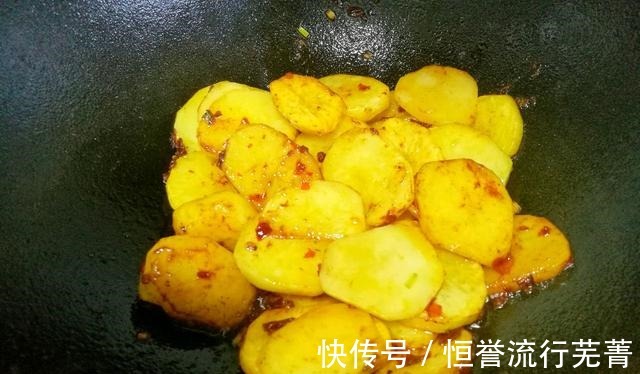 孩子|土豆这样做，孩子吃不够，不到2块钱就能做一大盘，太划算了！