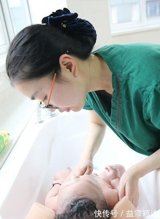 宝宝|宝妈给1岁多宝宝洗澡,离开去拿浴巾,回来后宝宝却永远离开