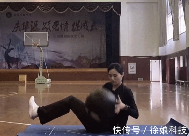 精照|37岁体育老师的“腰精照”能有多撩人看到这身腹肌，你还要逃课