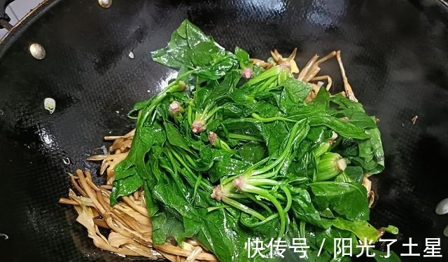 补脑|降温后，多给孩子吃“营养模范生”，3元炒一盘，保护视力又补脑！