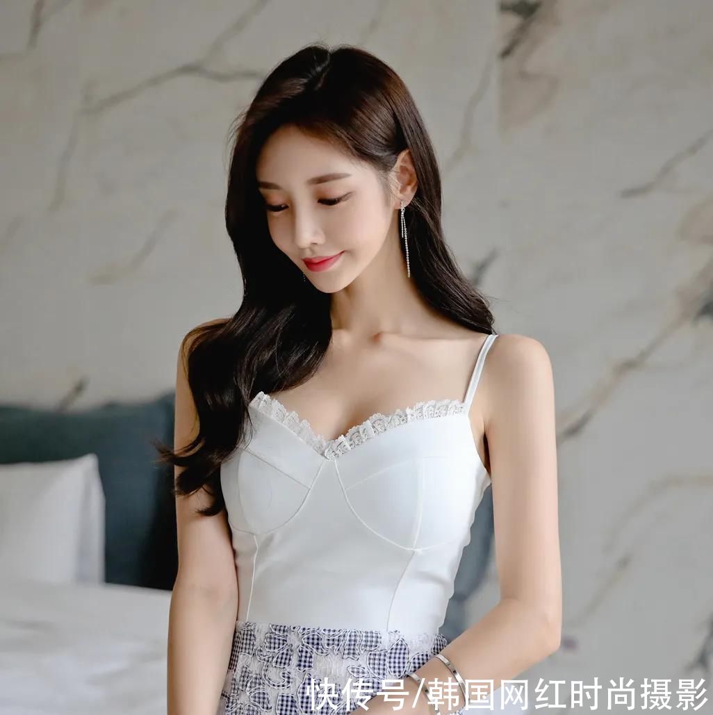 吊带|女神孙允珠高清时尚搭配（252）：爱琴海浮雕印花天使吊带衣裙