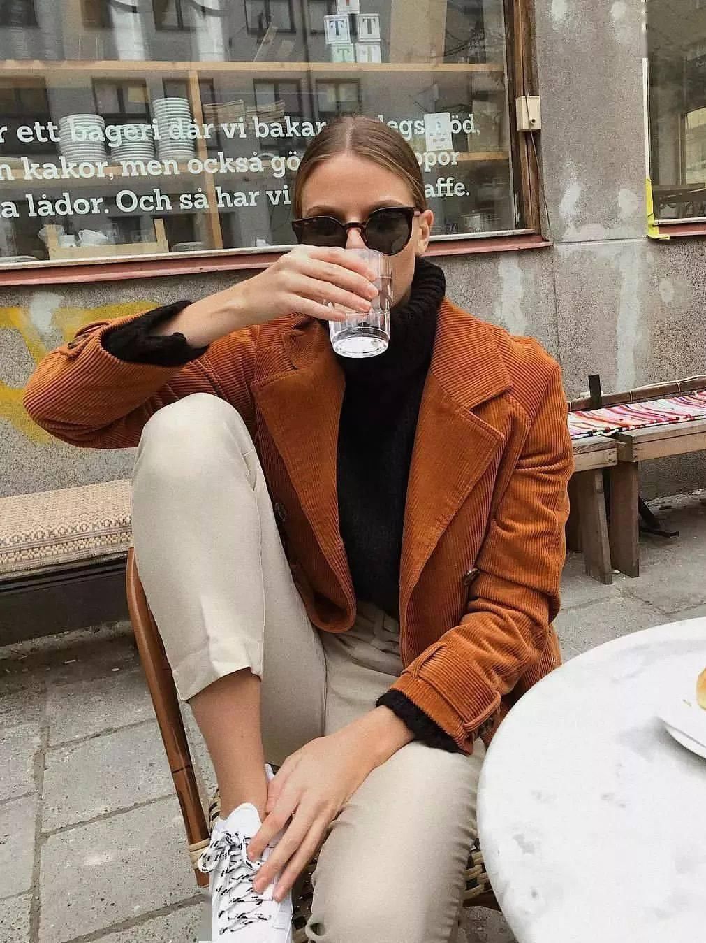 毛衣内搭的25种方法，这样穿保暖又时髦，美炸了！