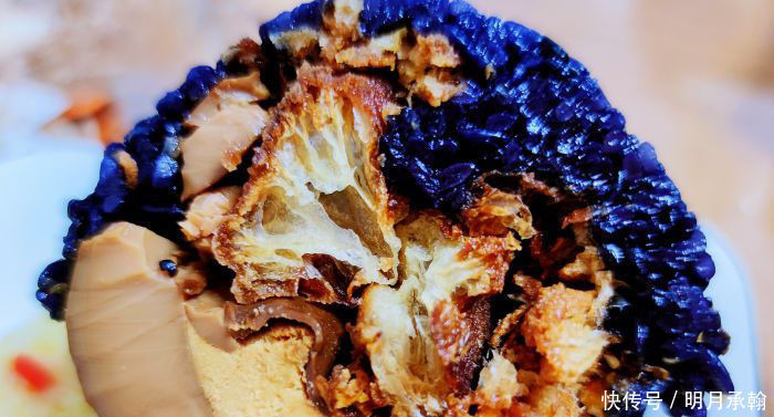 阿姨开了间早餐铺,一早就排起长队,10元吃到饱,一卖就是40年