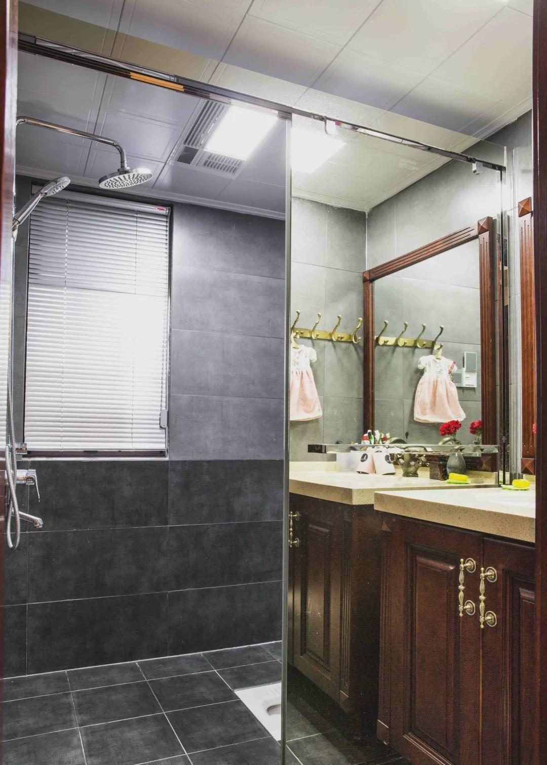 镜面|晒晒120㎡新家，阳台的设计朋友都说好，简单一改就多几排柜子用