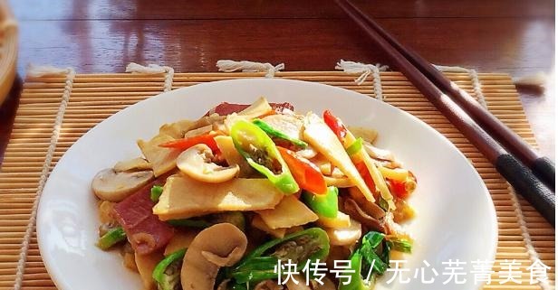 蘑菇|清淡可口的冬笋蘑菇炒火腿，制作简单，是你夏季不容错过的美食！