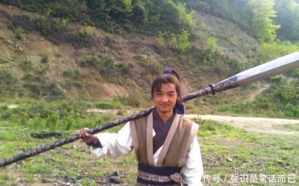 马来|秦琼都打不过的突厥大将,被他儿子反手打下马来,不是秦怀玉