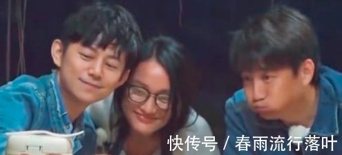 何炅和好友聚会,竟扑到周迅怀里哭泣,网友爆料原定节目换人!