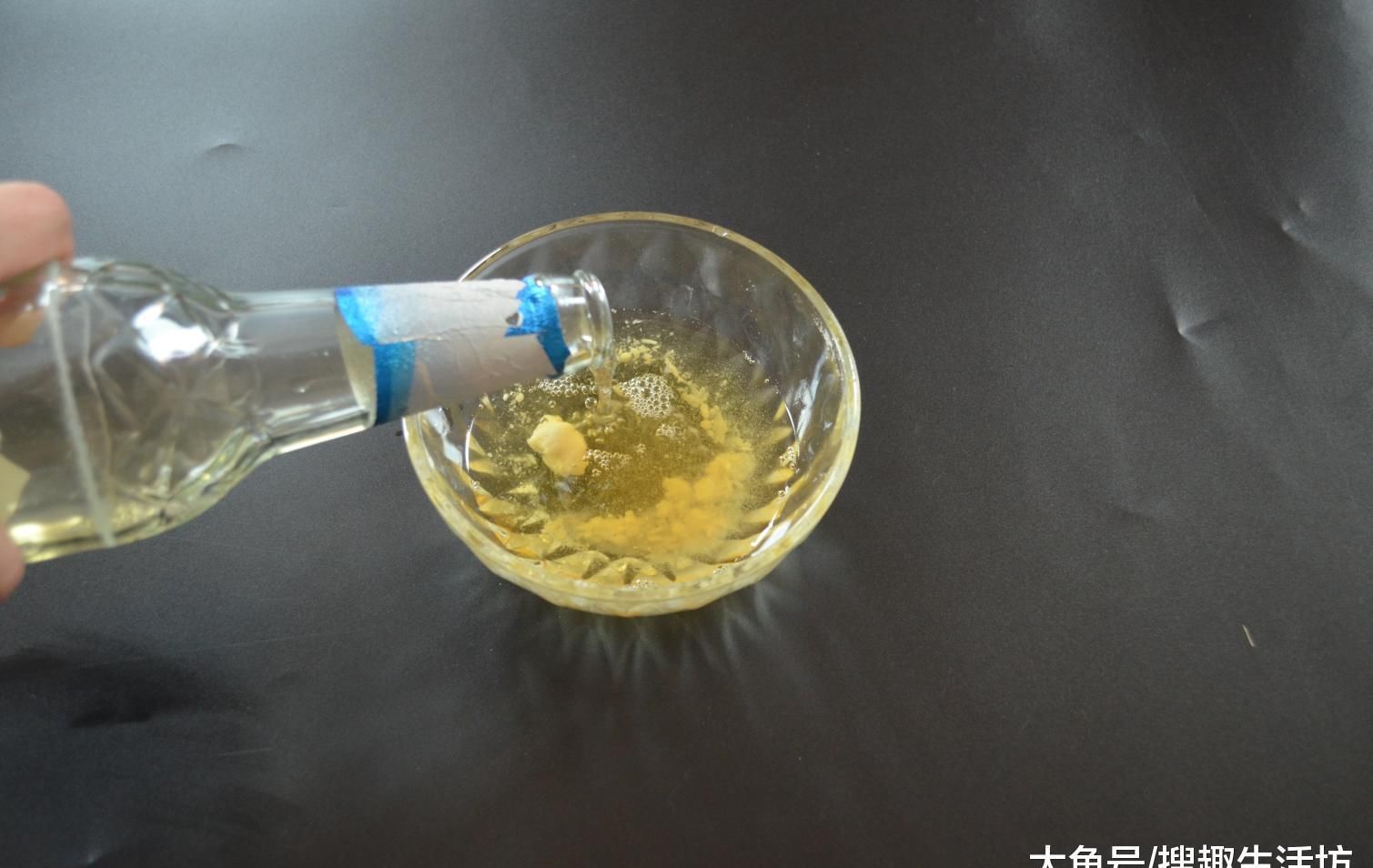 小苏打和啤酒混合在一起, 解决了千家万户的难题, 看完赶紧去试试