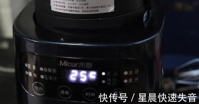 核桃|黑豆配黑米，滋补又养护，加了核桃更完美！