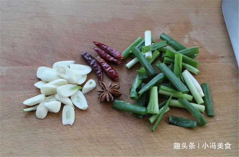 土豆焖鸡翅加上它，软嫩入味，香味十足，出锅就抢空