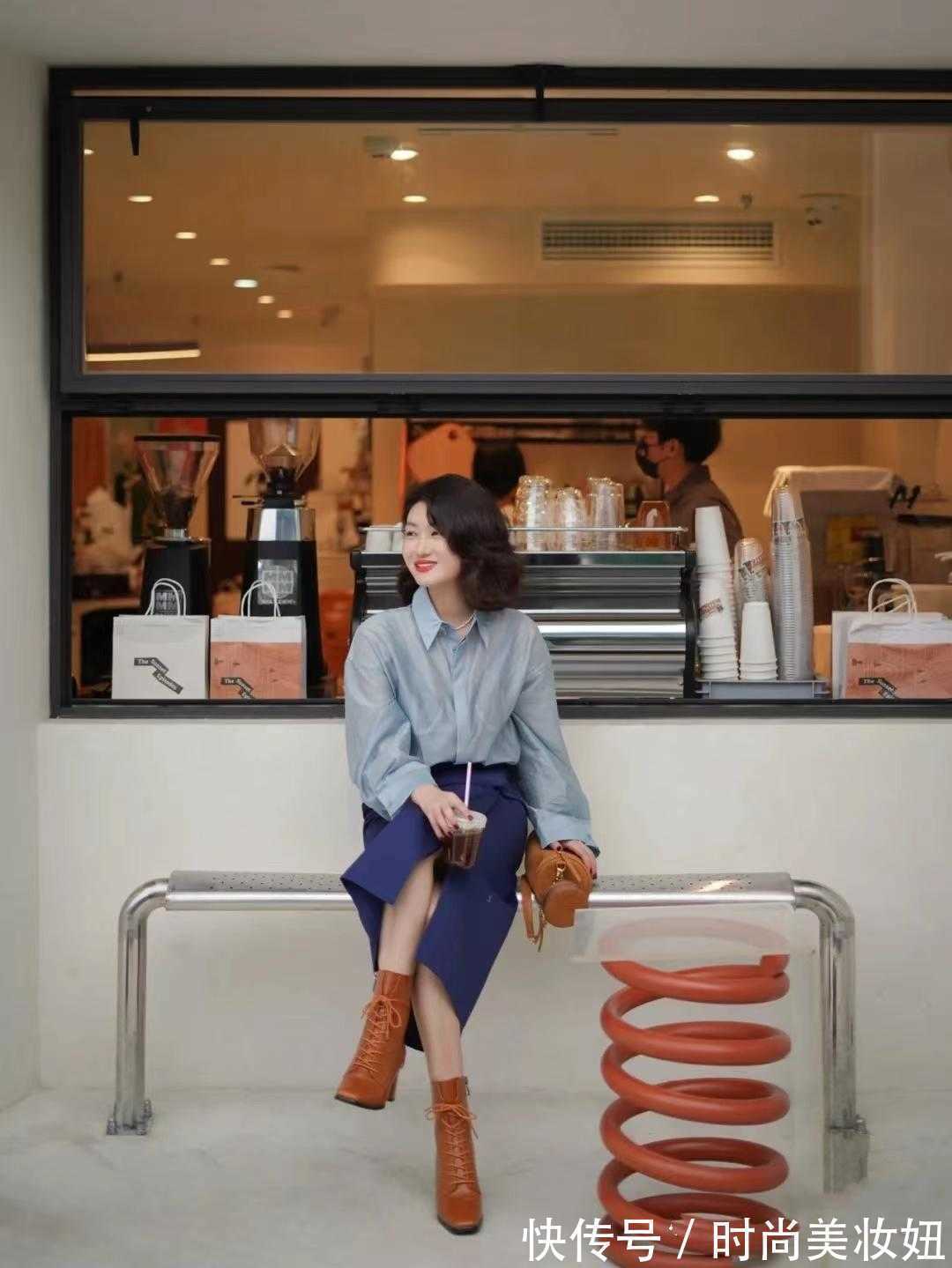 驼色|超显气质的“撞色”穿搭,每一套都很复古优雅,适合40岁女人