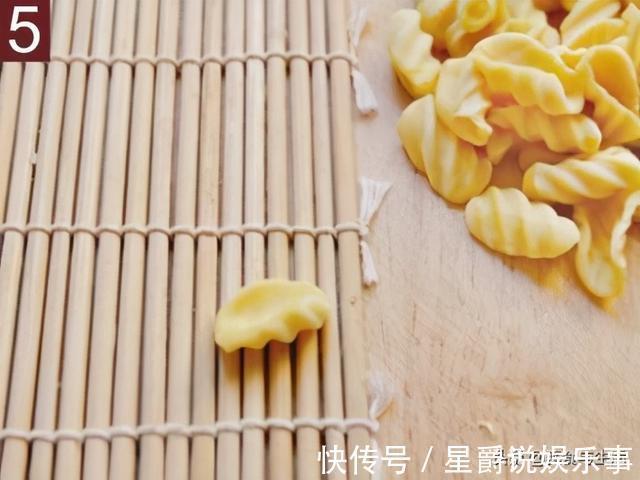 鸡汤|家有孩子，晚餐试试这样吃，肉菜主食一锅出，孩子爱吃，妈妈省事