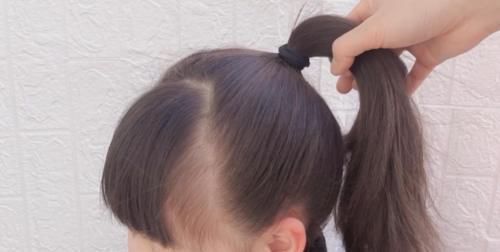 小女孩|小女孩长发这样扎丸子头太好看了,灯笼丸子头